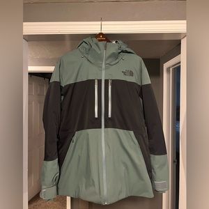 North Face Men’s Chakal Jacket (Balsam green/black)